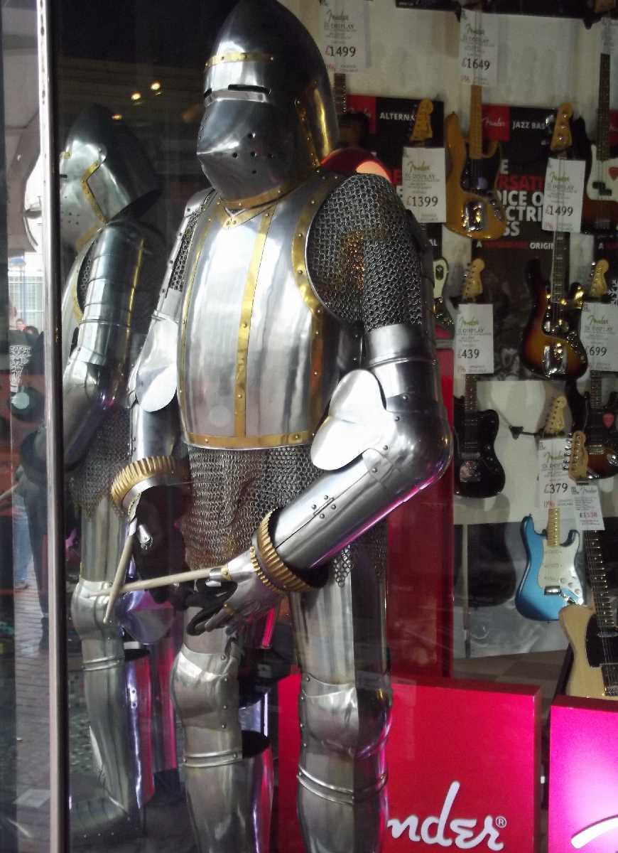 Suit of armour 